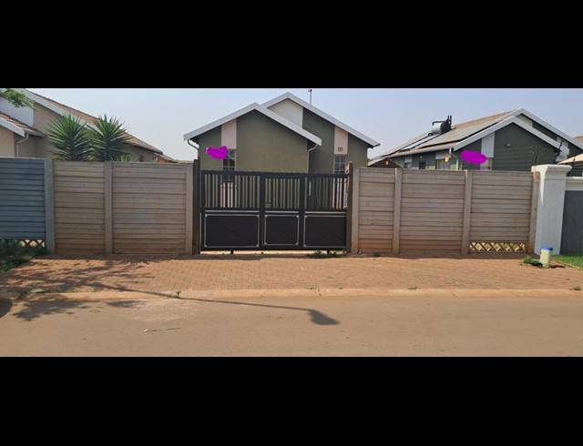 3 BEDROOM HOUSE FOR SALE IN SKY CITY